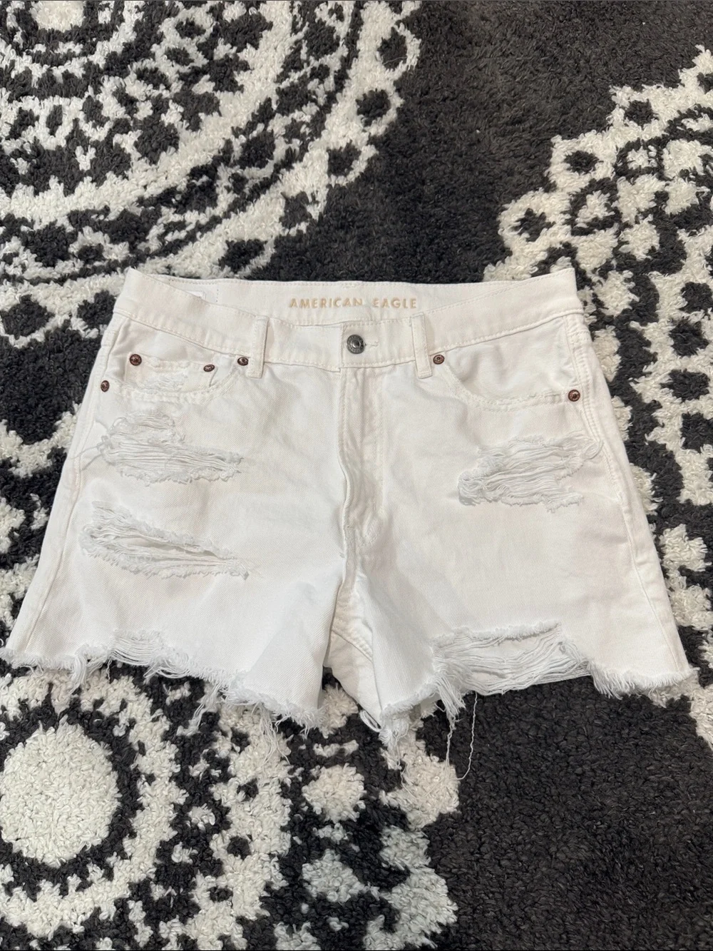 American Eagle Outfitters relaxed high waist white Distressed Denim Shorts 8